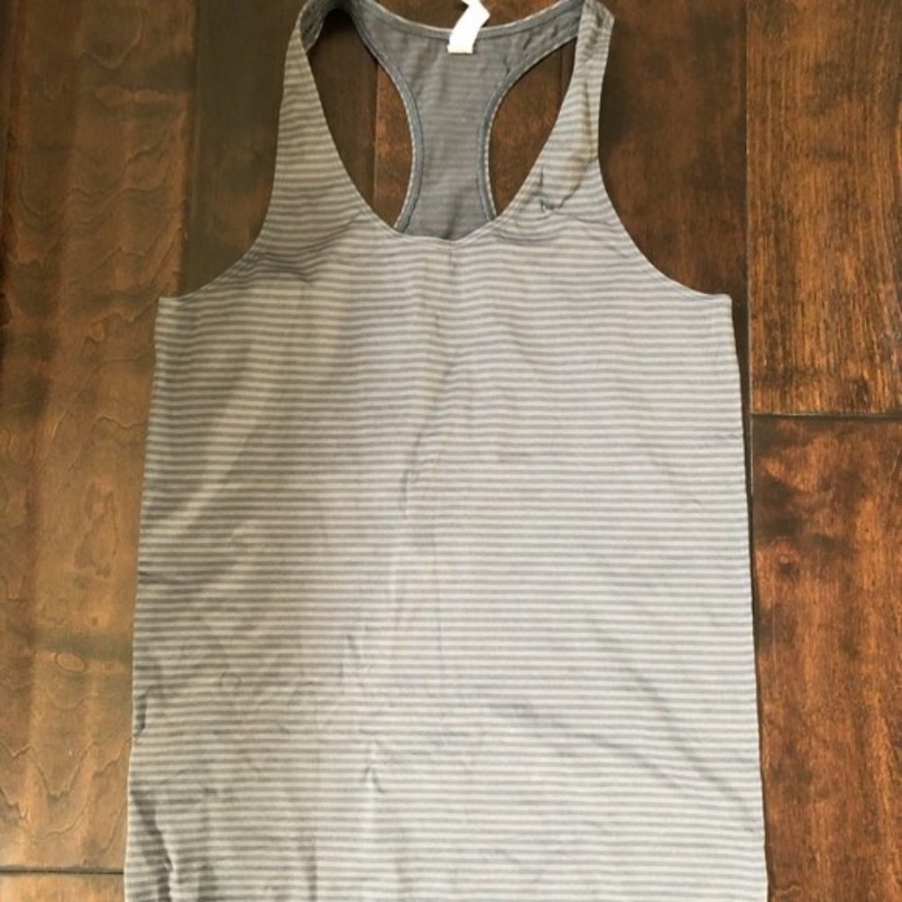 Women's Under Armour Fitted Gray Tank - L